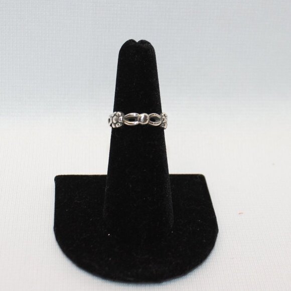 Sterling Silver Floral Ring, Size 5.5 - Picture 4 of 9